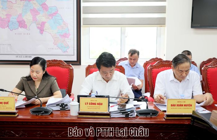 Các đại biểu dự phiên họp. 