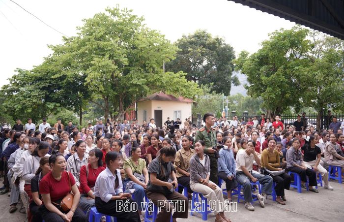 Đông đảo chị em phụ nữ tham gia kỳ sát hạch.