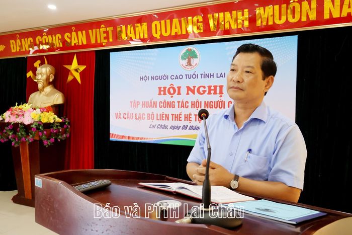 Đồng chí Chu Lê Chinh - Chủ tịch Hội NCT tỉnh quán triệt các nội dung của chuyên đề về củng cố, xây dựng tổ chức hội NCT vững mạnh.