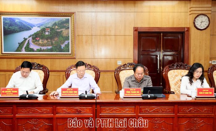 Các đại biểu dự buổi làm việc. 