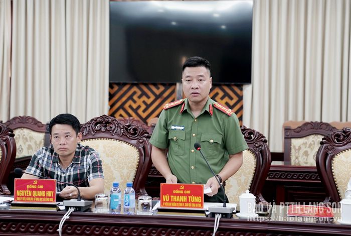 Đại tá Vũ Thanh Tùng, Ủy viên Ban Thường vụ Tỉnh ủy, Giám đốc Công an tỉnh phát biểu tại hội nghị