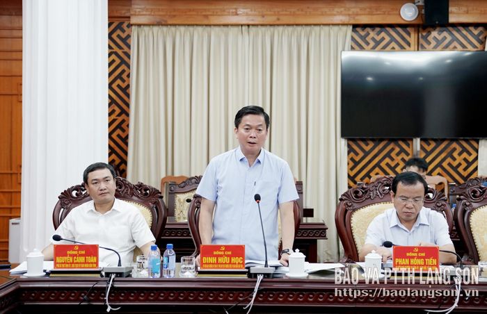  Đồng chí Đinh Hữu Học, Ủy viên Ban Thường vụ Tỉnh ủy, Phó Chủ tịch Thường trực UBND tỉnh phát biểu tại hội nghị