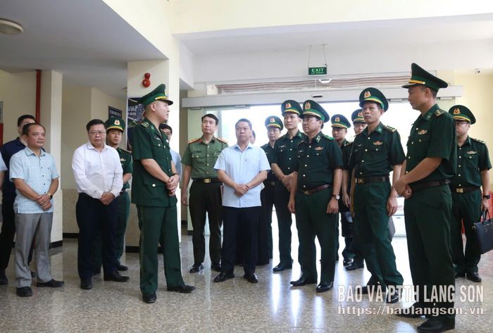 Đoàn khảo sát tại Cửa khẩu Tân Thanh
