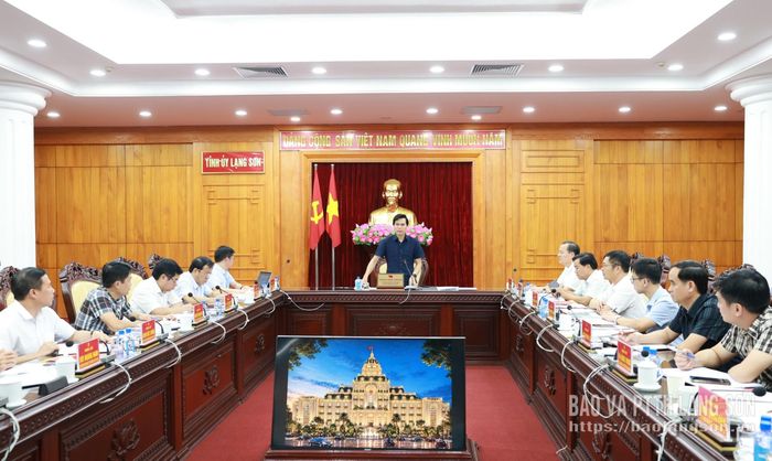 Đồng chí Hoàng Quốc Khánh, Ủy viên Trung ương Đảng, Bí thư Tỉnh ủy quán triệt nội dung buổi làm việc
