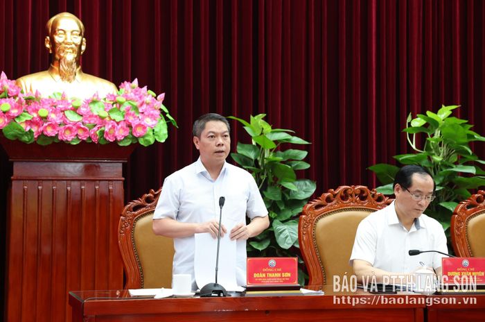 Đồng chí Đoàn Thanh Sơn, Phó Chủ tịch UBND tỉnh phát biểu tại phiên chất vấn