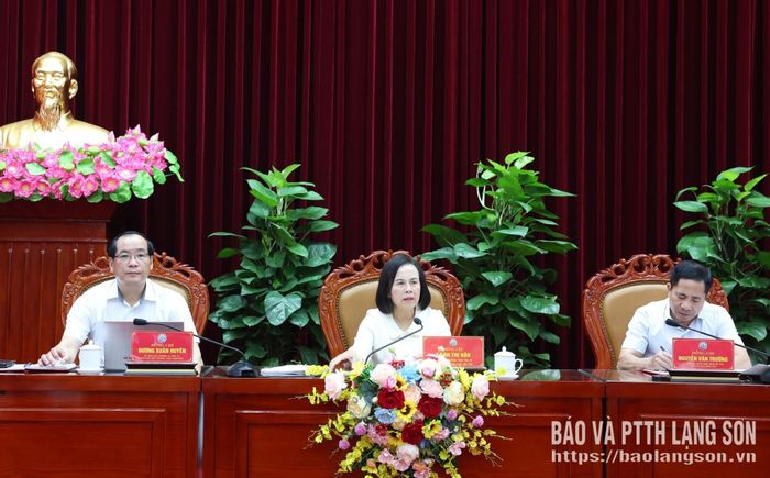 Lãnh đạo HĐND tỉnh điều hành phiên họp