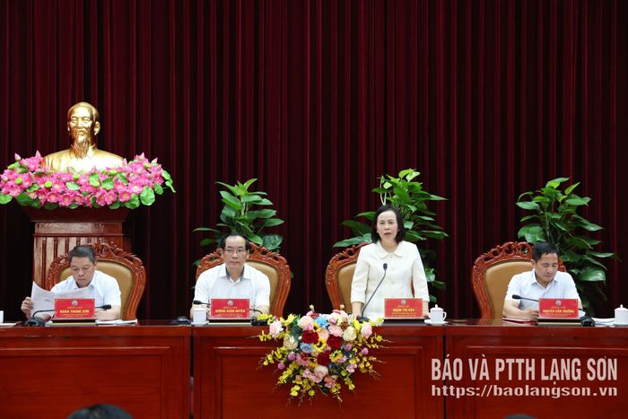 Đồng chí Đoàn Thị Hậu, Phó Bí thư Thường trực Tỉnh ủy, Chủ tịch HĐND tỉnh phát biểu khai mạc phiên chất vấn