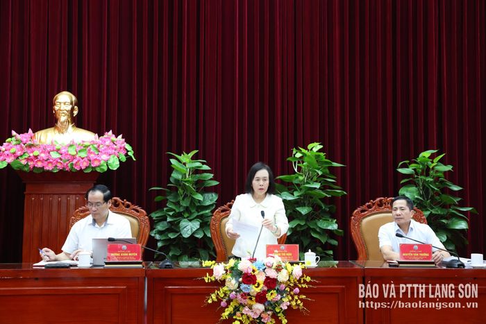 Đồng chí Đoàn Thị Hậu, Phó Bí thư Thường trực Tỉnh ủy, Chủ tịch HĐND tỉnh phát biểu kết luận phiên họp