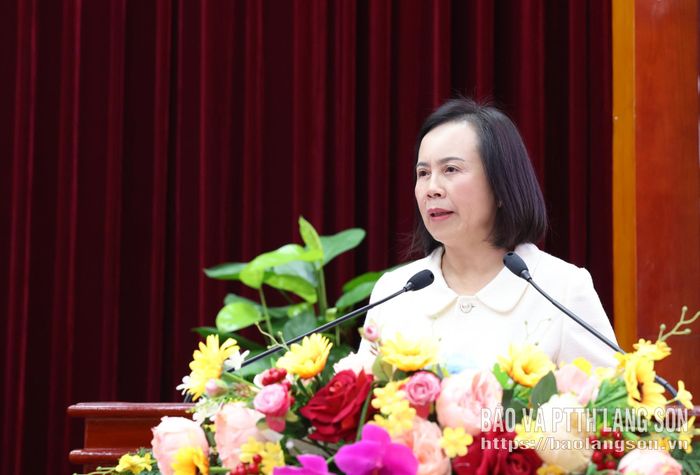 Đồng chí Đoàn Thị Hậu, Phó Bí thư Thường trực Tỉnh ủy, Chủ tịch HĐND tỉnh phát biểu kết luận phiên chất vấn