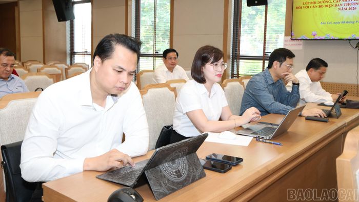Các học viên tham gia lớp bồi dưỡng.