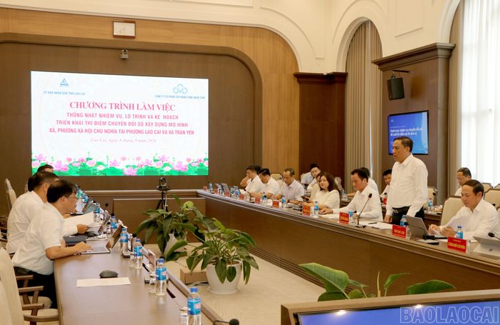 Quang cảnh buổi làm việc.