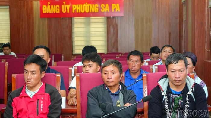Đại diện các hộ gia đình tham dự buổi đối thoại.