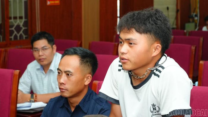 Đại diện các hộ gia đình phát biểu tại buổi đối thoại.