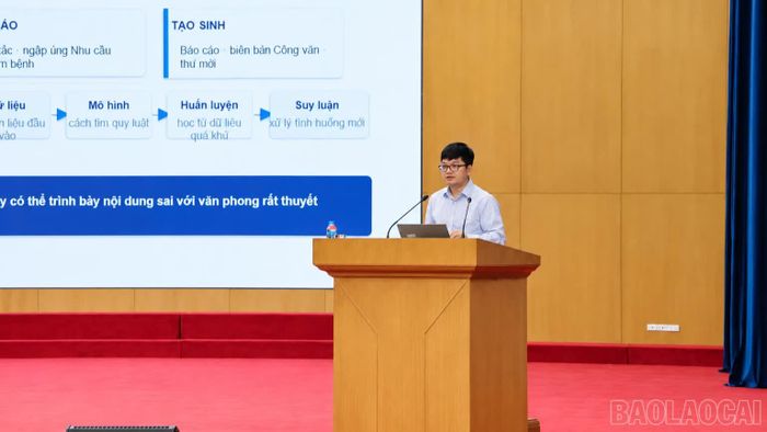 Đại diện Tập đoàn CMC trình bày các nội dung chuyên đề.