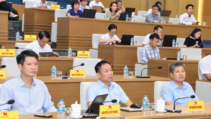 Các đồng chí lãnh đạo tỉnh dự hội nghị.