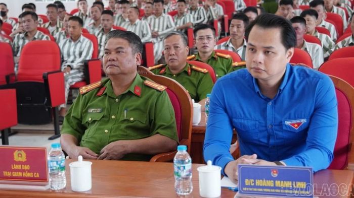 Đại biểu dự chương trình.