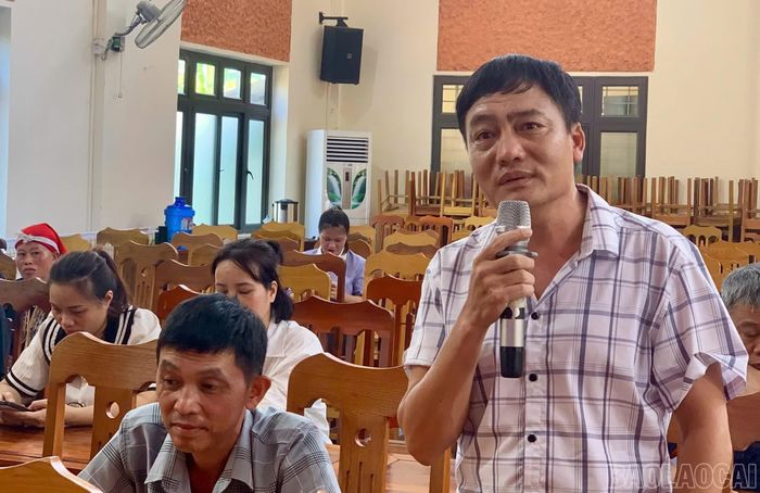 Giảng viên và học viên trao đổi, thảo luận tại lớp tập huấn.