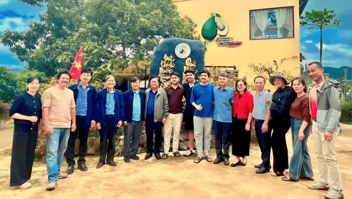Nguyên Phó Chủ tịch Quốc hội Lê Minh Hoan thăm mô hình du lịch canh nông và tư vấn nhiều nội dung hữu ích