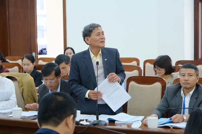 Ông Lương Văn Ngự, nguyên Phó Giám đốc Sở Tài nguyên và Môi trường tỉnh Lâm Đồng (cũ) phát biểu đóng góp ý kiến cho dự thảo