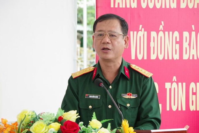 Đại tá Đinh Hồng Quân, Phó Chính ủy Bộ CHQS tỉnh Lâm Đồng phát biểu khởi công