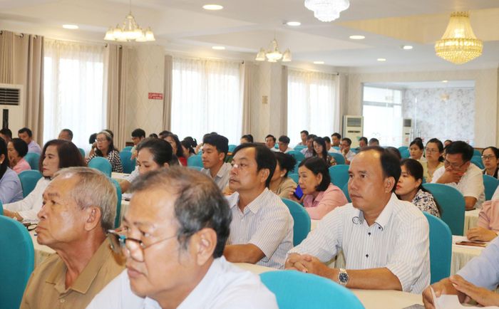 Các đại biểu tham gia hội nghị