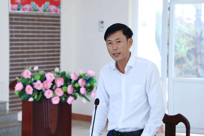Tỉnh ủy viên, Bí thư Đảng ủy xã Quảng Trực Dương Huy Toàn kiến nghị với Đoàn ĐBQH tỉnh Lâm Đồng một số vấn đề trong việc thực hiện chương trình MTQG