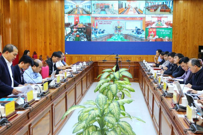Cuộc họp được kết nối trực tuyến với các ban QLDA và xã, phường, đặc khu trên địa bàn