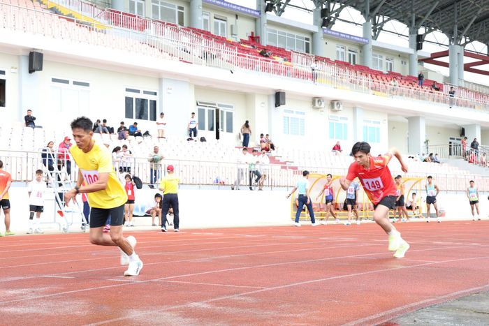 Xuất phát nội dung 800 m nam