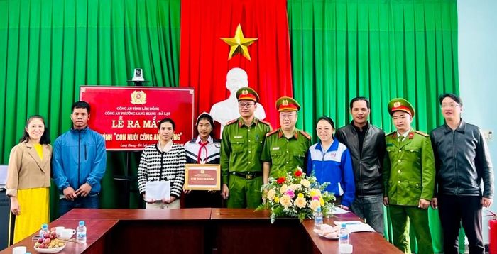 Công an phường Lang Biang - Đà Lạt ra mắt mô hình “Con nuôi Công an phường”, nhận nuôi học sinh có hoàn cảnh đặc biệt khó khăn trên địa bàn