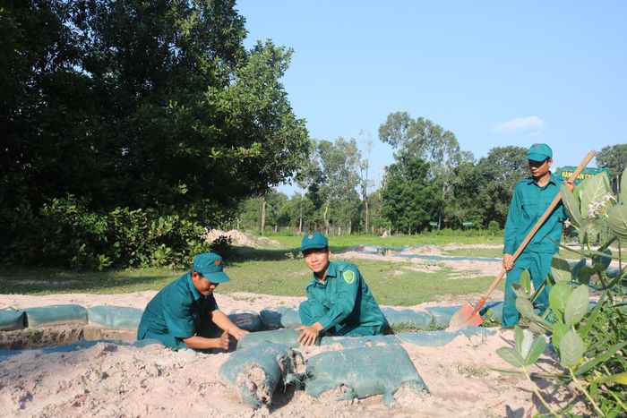 Lực lượng dân quân tự vệ cụm 3 chuẩn bị công tác diễn tập