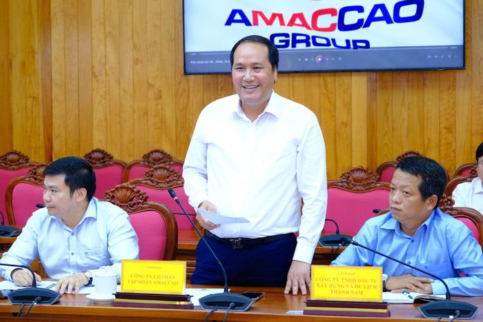 Ông Vũ Văn Ngọc, Thành viên Hội đồng quản trị, Phó Tổng Giám đốc Tập đoàn Amaccao báo cáo lập hồ sơ điều chỉnh dự án Nhà máy xử lý rác Thành Nam