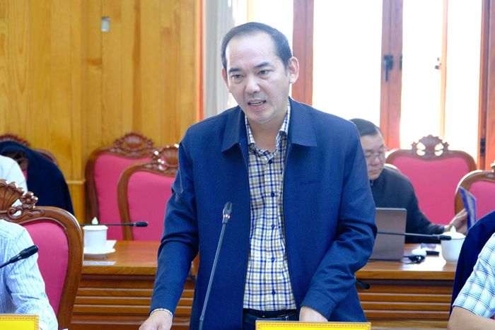 Ông Võ Văn Minh, Phó Giám đốc Sở Nông nghiệp và Môi trường phát biểu tại buổi làm việc