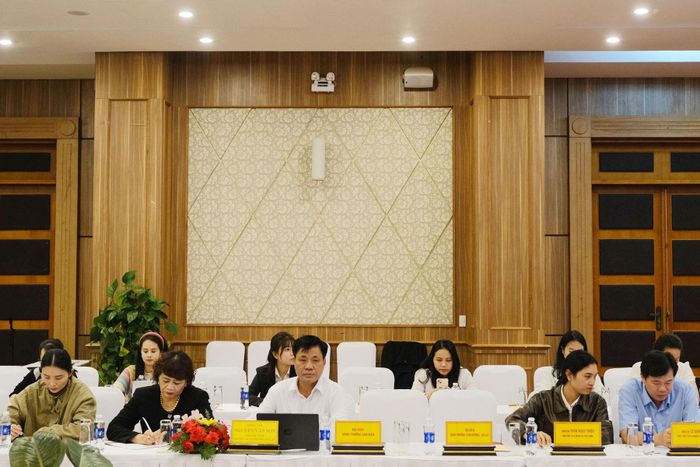 Đại diện các phường, doanh nghiệp dự hội nghị