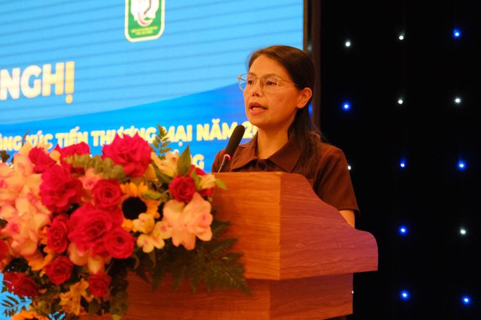 Bà Võ Thị Hoàng Yến, Phó Giám đốc Trung tâm Xúc tiến Đầu tư, Thương mại và Du lịch tỉnh phát biểu tại hội nghị