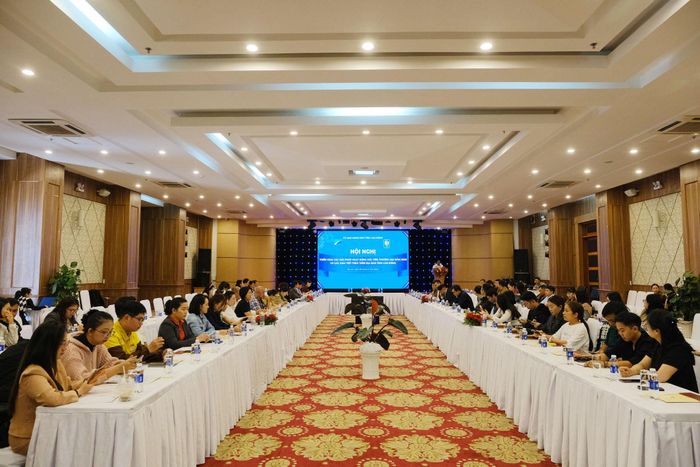 Quang cảnh hội nghị