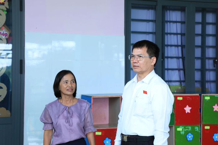 Phó Trưởng đoàn chuyên trách Đoàn ĐBQH tỉnh Lâm Đồng Dương Khắc Mai đề nghị Trường Mầm non Họa Mi không ngừng nâng cao chất lượng giáo dục