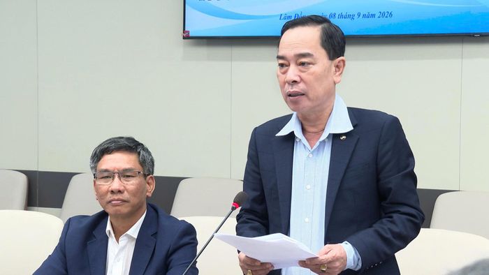 Nhà báo Lê Huy Toàn, Tỉnh ủy viên, Giám đốc Báo và Phát thanh, Truyền hình Lâm Đồng, Chủ tịch Hội Nhà báo tỉnh Lâm Đồng phát biểu tại buổi làm việc. Ảnh Bá Nha