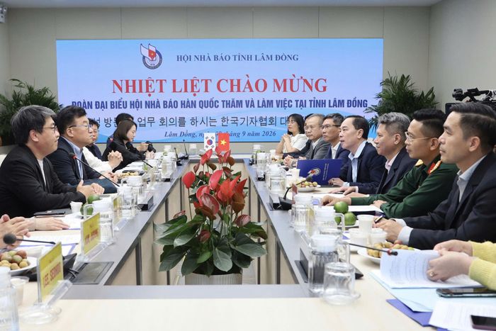 Quang cảnh diễn ra buổi làm việc