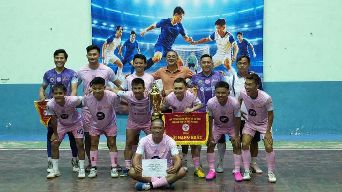 Doanh nghiệp tư nhân khách sạn Vũ Anh xuất sắc giành Cúp vô địch nội dung futsal nam