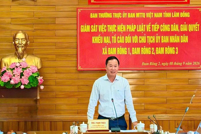 Đồng chí Phạm Triều, Ủy viên Ban Thường vụ Tỉnh ủy, Phó Chủ tịch Thường trực Ủy ban MTTQ Việt Nam tỉnh phát biểu kết luận buổi làm việc