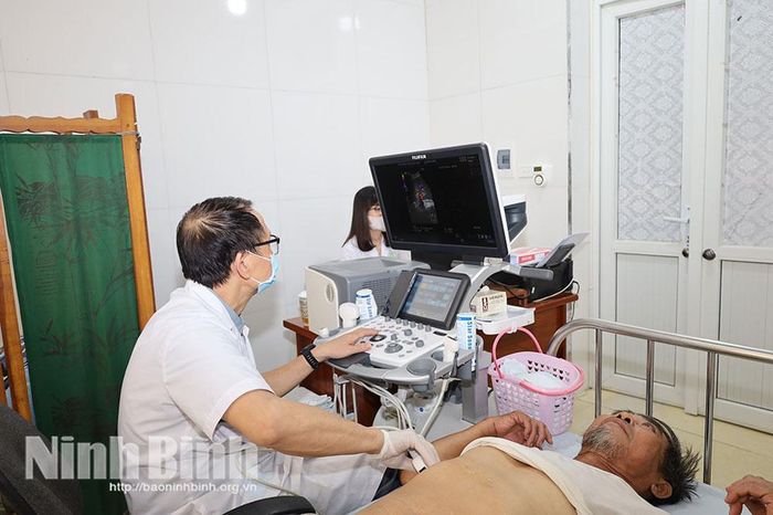 Bệnh viện Đa khoa Nho Quan bố trí đầy đủ nhân lực, trang thiết bị vật tư để khám sức khoẻ định kỳ, khám sàng lọc miễn phí cho người dân.