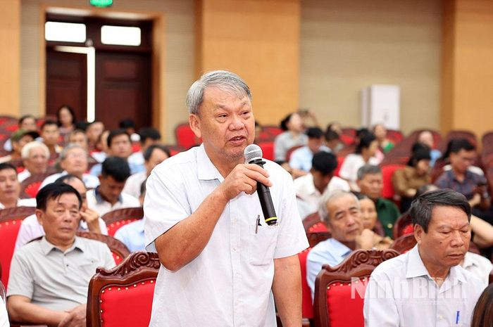 Đại diện người dân phát biểu ý kiến.