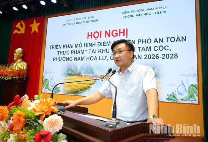 Lãnh đạo Chi cục An toàn thực phẩm phát biểu tại hội nghị.
