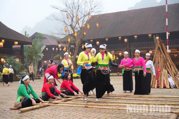 Tăng cường giao lưu văn hóa góp phần nâng cao đời sống tinh thần và đẩy lùi bạo lực gia đình.