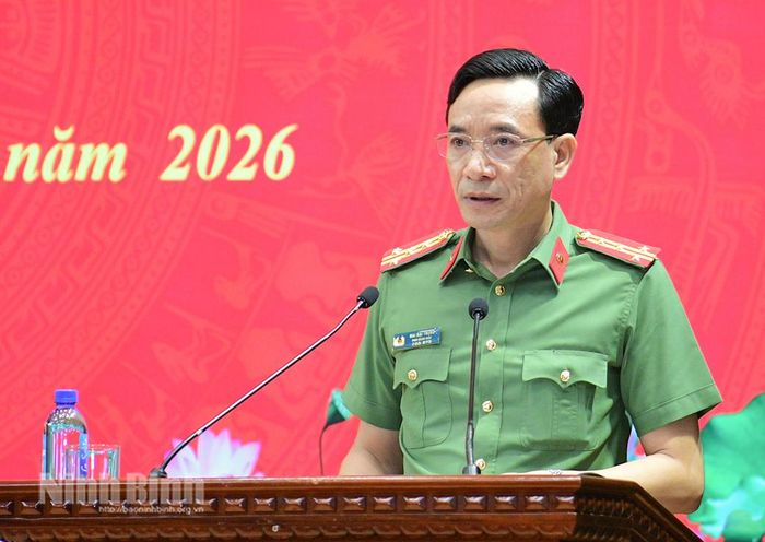 Đại tá Mai Đại Trưng, Phó Giám đốc Công an tỉnh, Chánh Văn phòng Thường trực BCĐ phòng, chống khủng bố tỉnh phát biểu tại hội nghị.