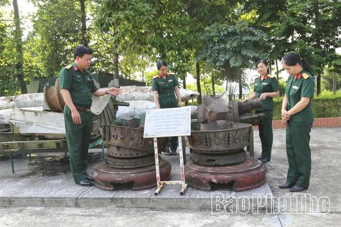 Hiện vật xác máy bay F-105 của Mỹ bị bắn rơi ở Sinh Tàn đang trưng bày tại Bảo tàng Quân khu 2.