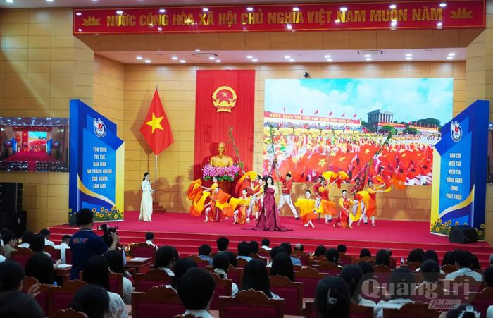 Quang cảnh lễ trao giải báo chí tỉnh Quảng Trị lần thứ I, năm 2025 - Ảnh: X.P