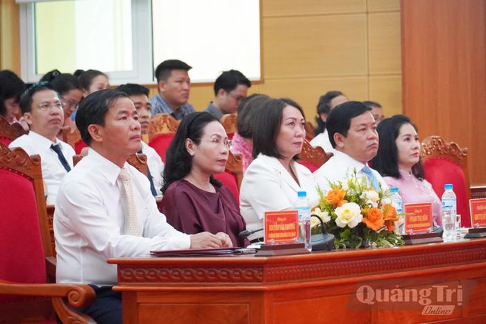 Đồng chí Nguyễn Văn Phương, Bí thư Tỉnh ủy và các đại biểu dự lễ trao giải - Ảnh: X.P