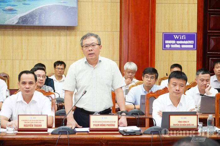 Đồng chí Phạm Hồng Phương, Phó Tổng Giám đốc Tập đoàn Điện lực Việt Nam phát biểu tại buổi làm việc - Ảnh: N.L