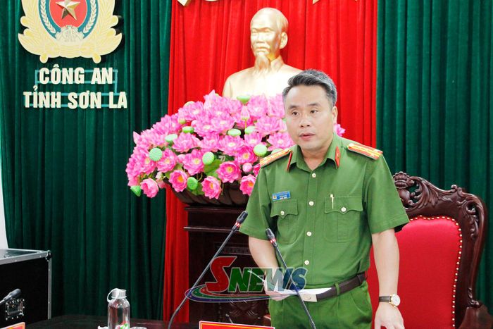 Đồng chí Đại tá Lê Đức Trung, Phó giám đốc Công an tỉnh, Trưởng Ban Tổ chức Hội thao phát biểu tại hội nghị.